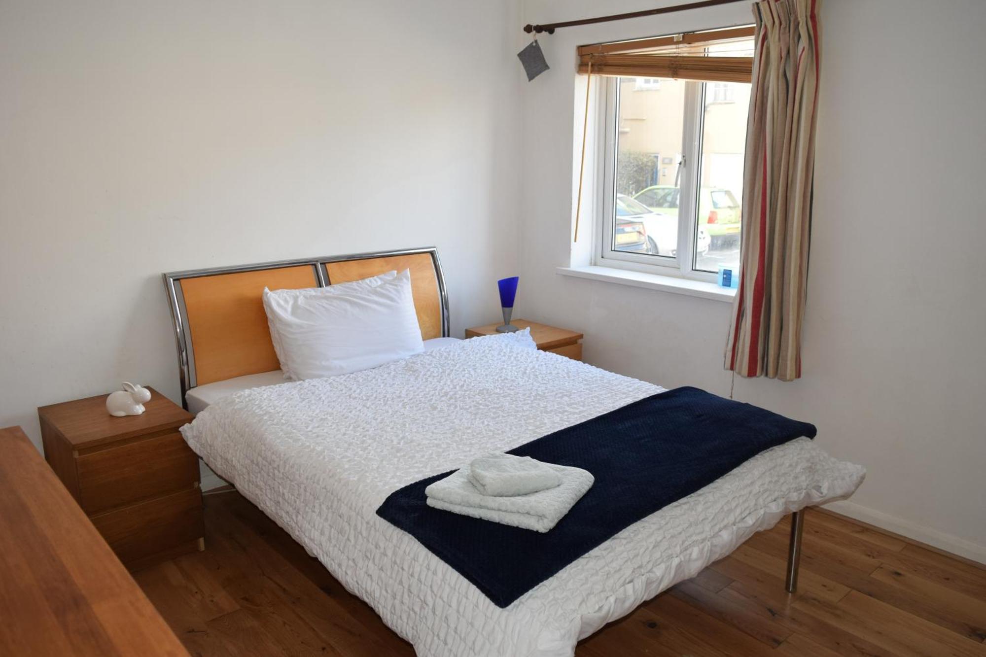 London Stratford - Spacious 2 Bed Flat With Secured Parking & Private Garden Dış mekan fotoğraf