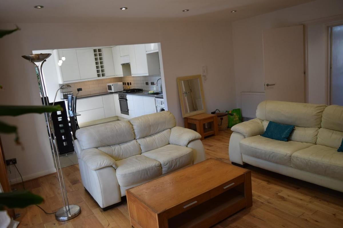 London Stratford - Spacious 2 Bed Flat With Secured Parking & Private Garden Dış mekan fotoğraf