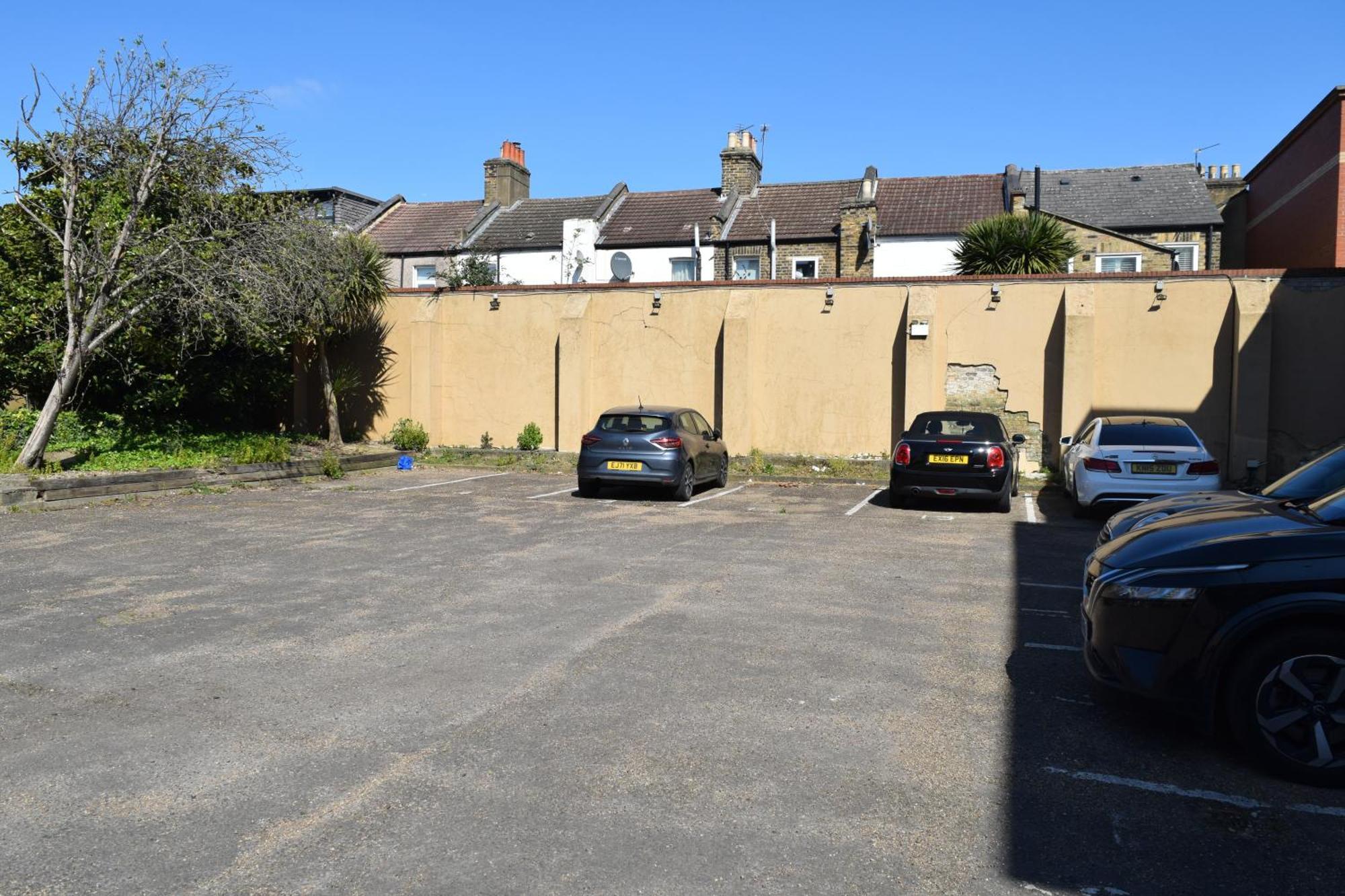 London Stratford - Spacious 2 Bed Flat With Secured Parking & Private Garden Dış mekan fotoğraf