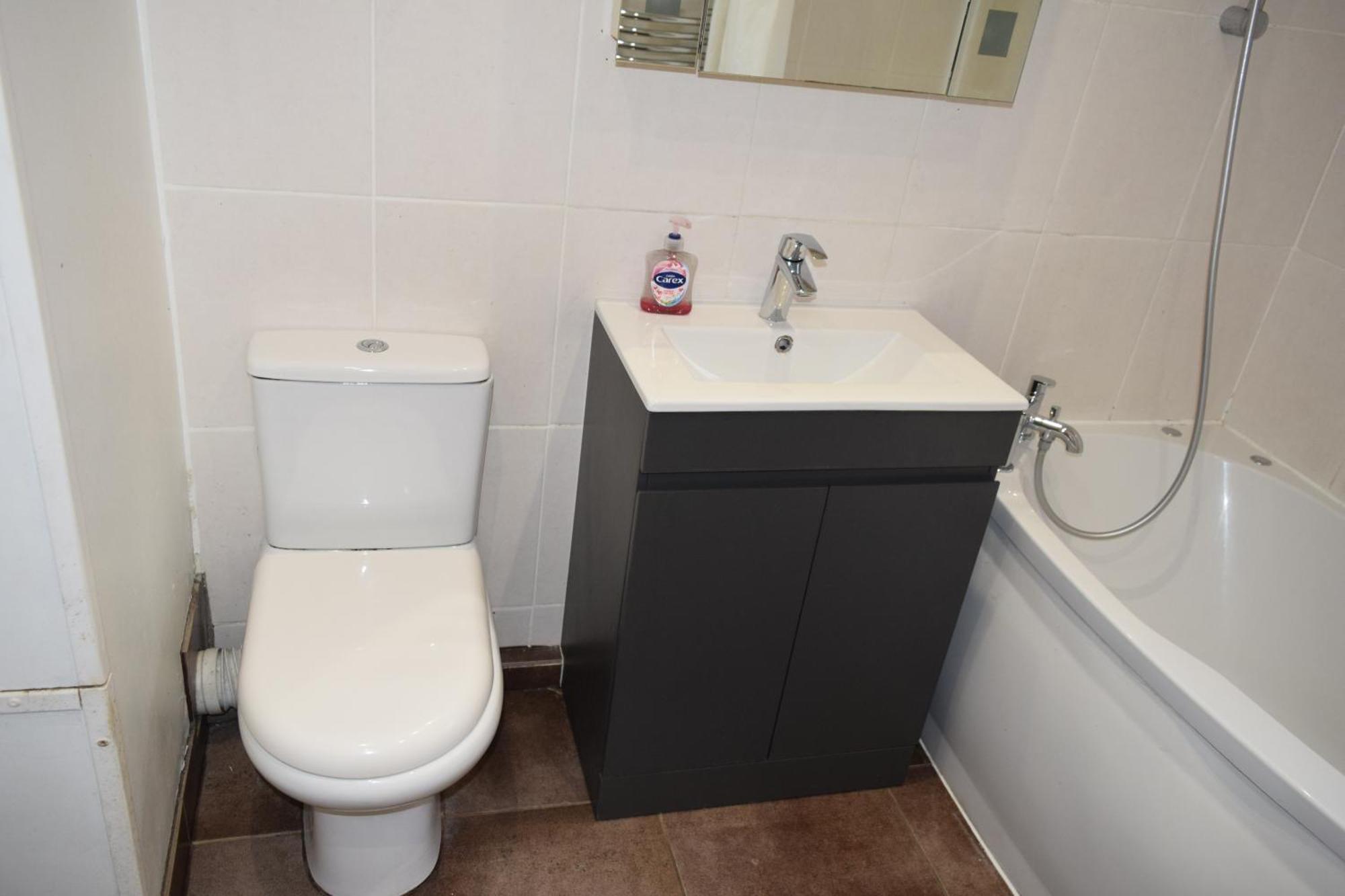 London Stratford - Spacious 2 Bed Flat With Secured Parking & Private Garden Dış mekan fotoğraf