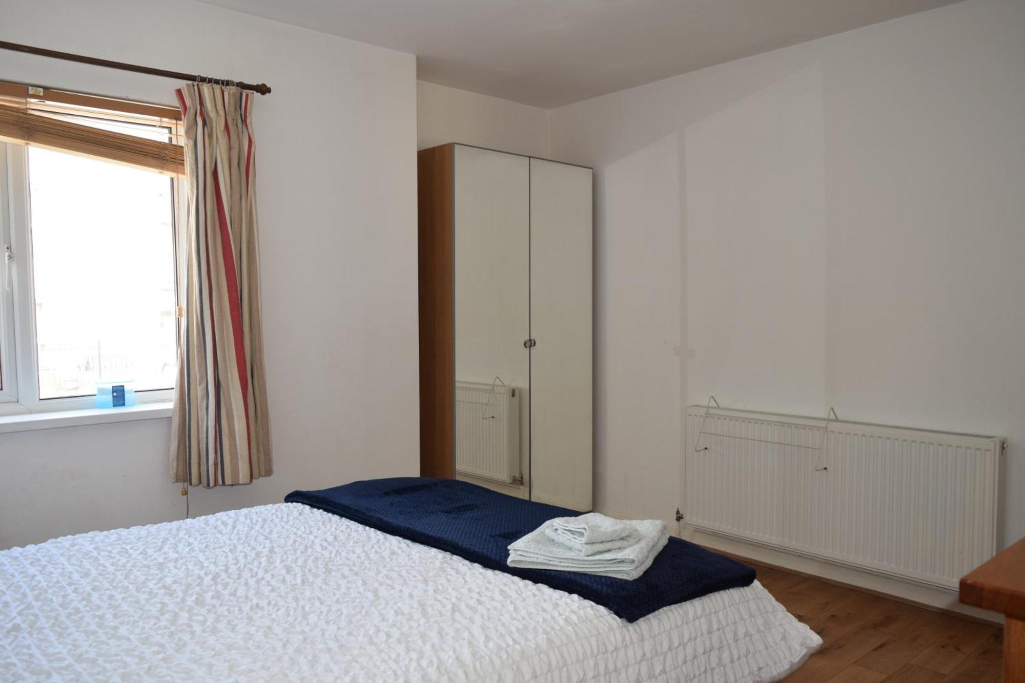 London Stratford - Spacious 2 Bed Flat With Secured Parking & Private Garden Dış mekan fotoğraf
