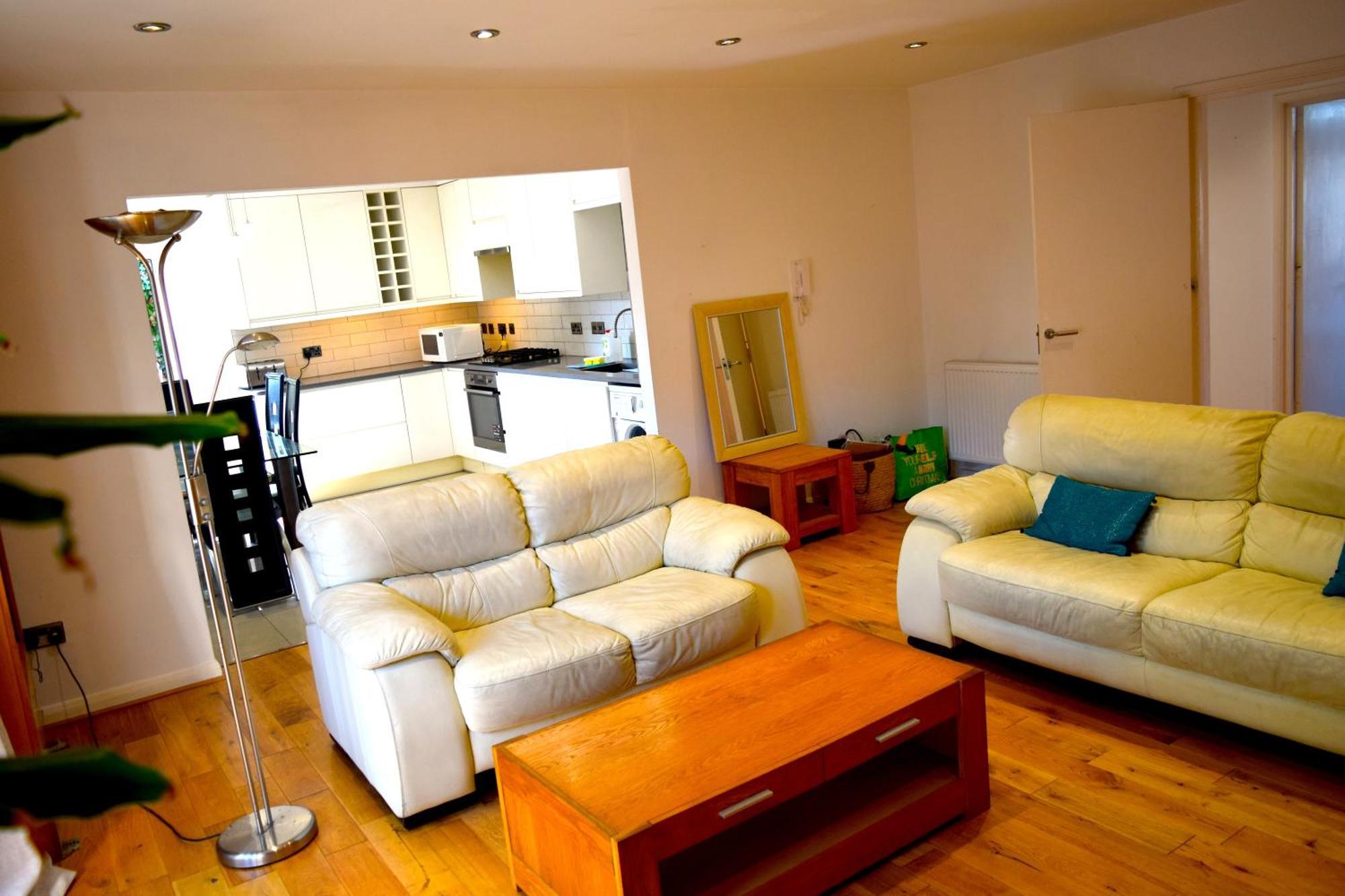 London Stratford - Spacious 2 Bed Flat With Secured Parking & Private Garden Dış mekan fotoğraf