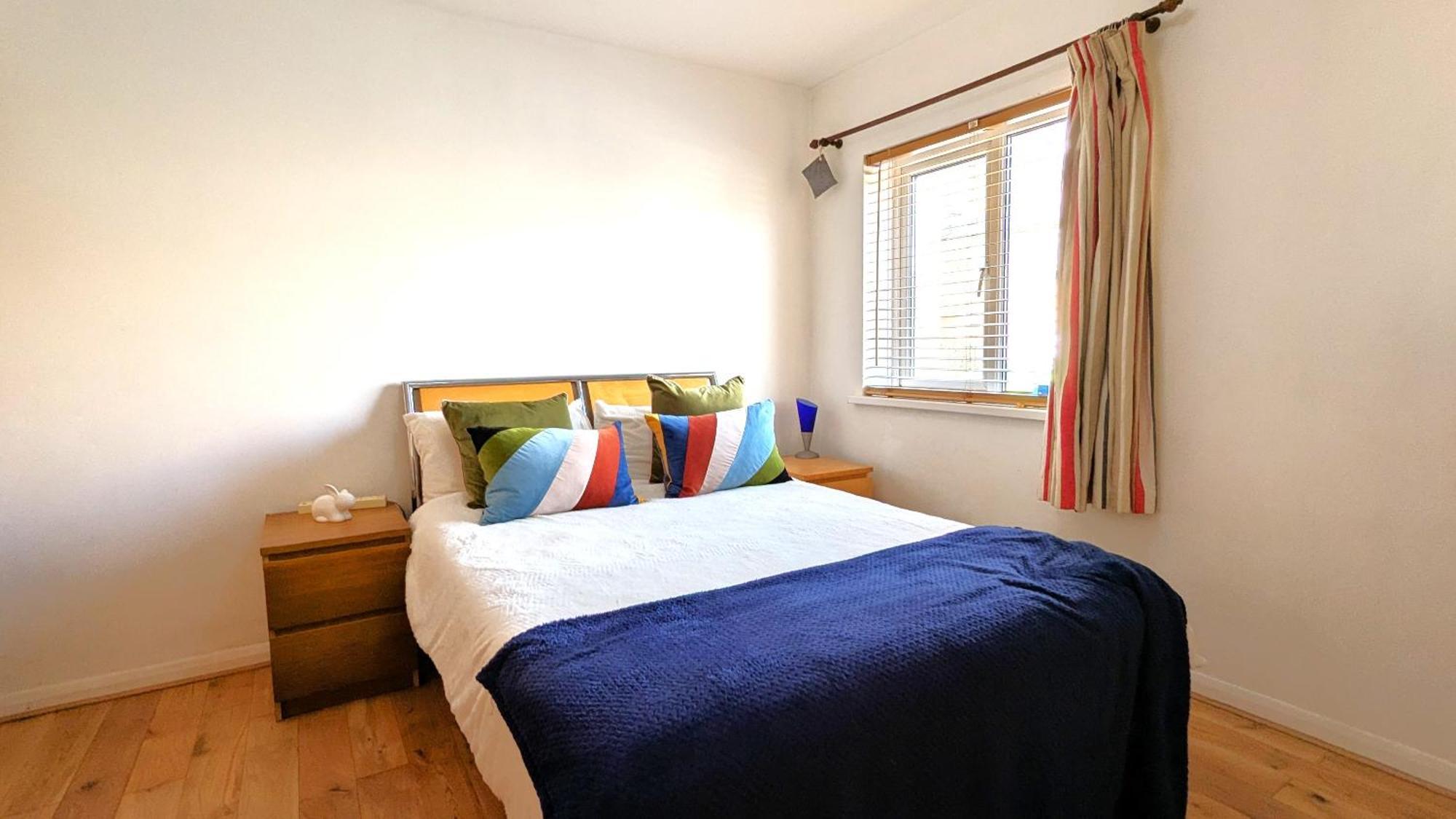 London Stratford - Spacious 2 Bed Flat With Secured Parking & Private Garden Dış mekan fotoğraf