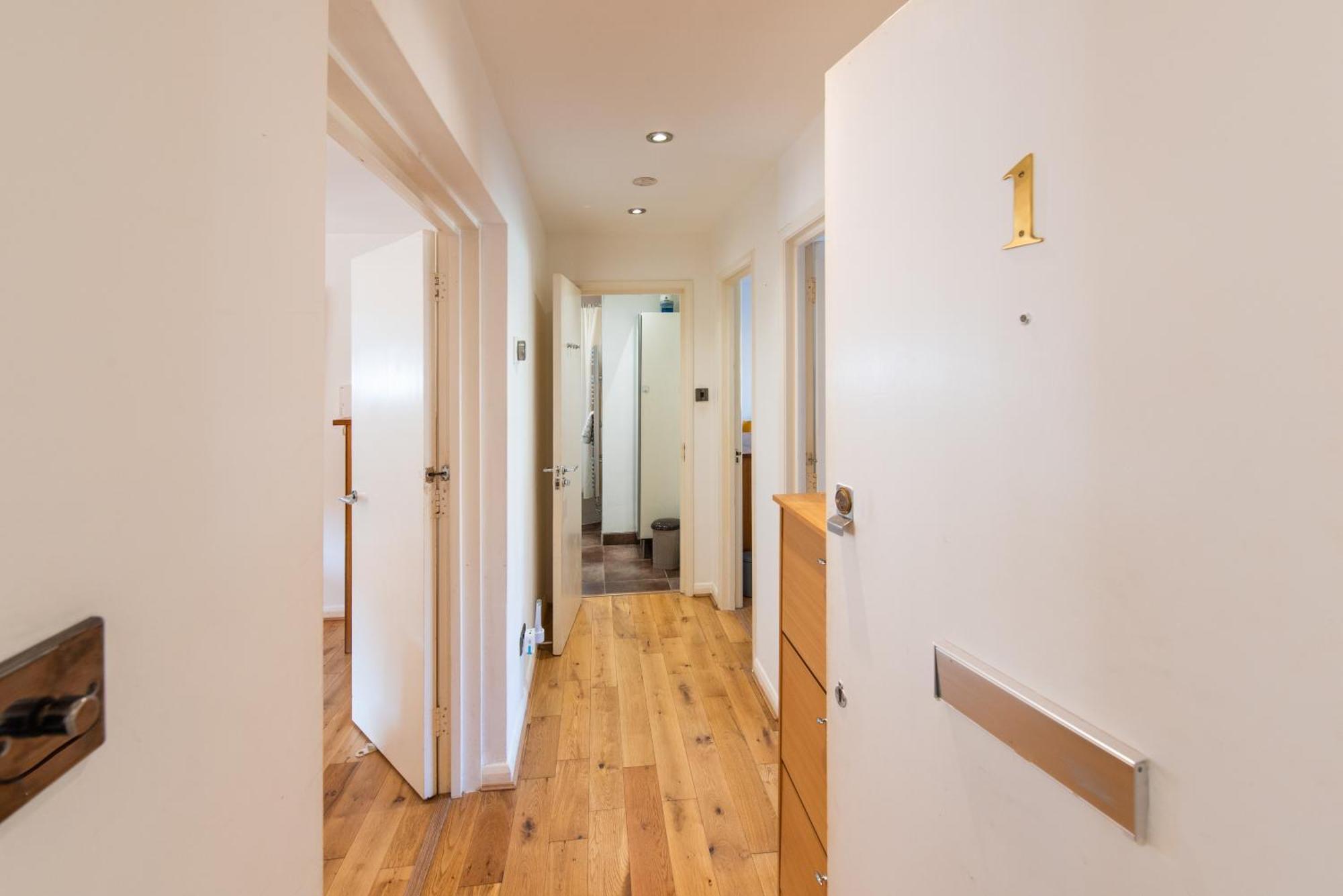 London Stratford - Spacious 2 Bed Flat With Secured Parking & Private Garden Dış mekan fotoğraf