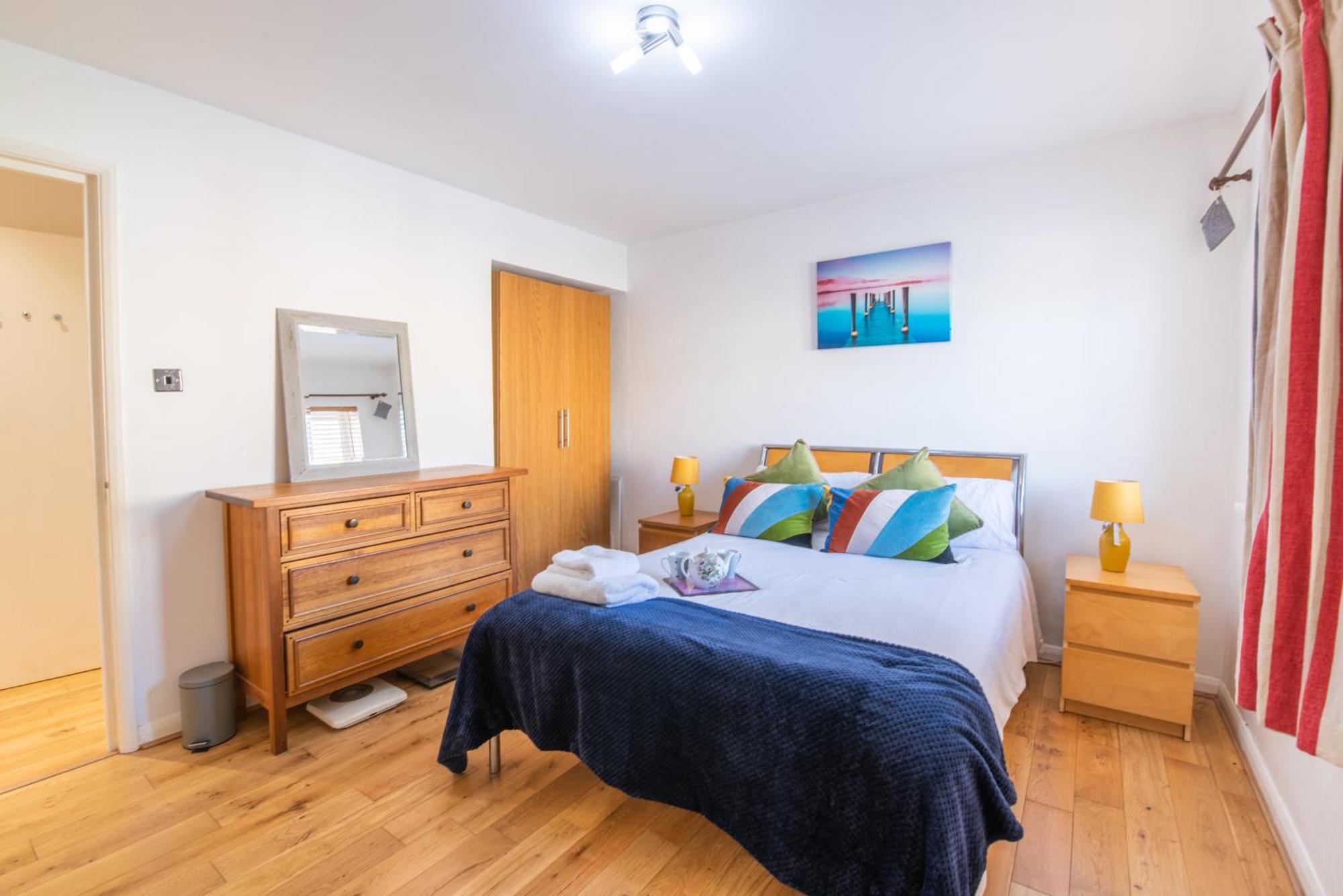London Stratford - Spacious 2 Bed Flat With Secured Parking & Private Garden Dış mekan fotoğraf