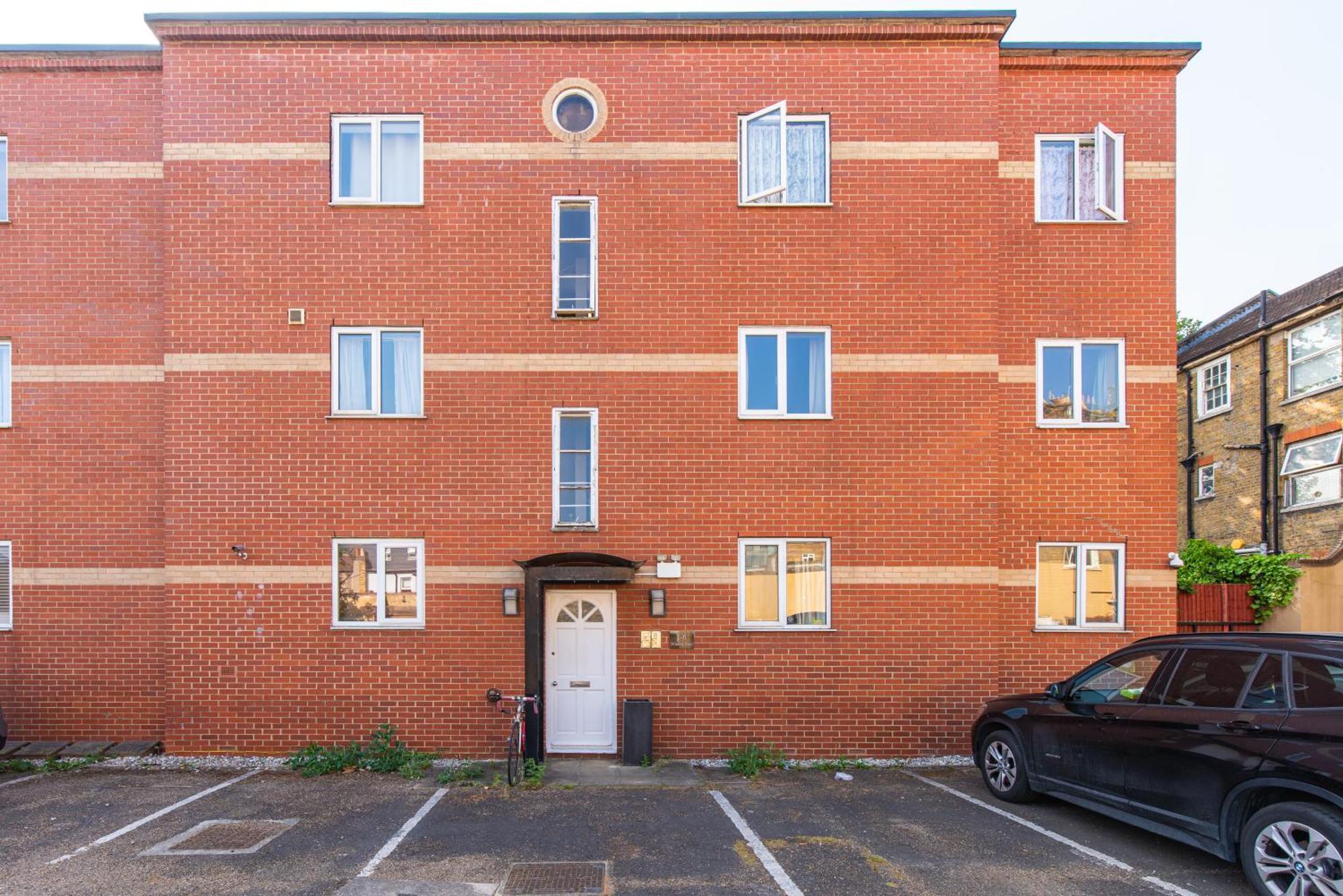 London Stratford - Spacious 2 Bed Flat With Secured Parking & Private Garden Dış mekan fotoğraf