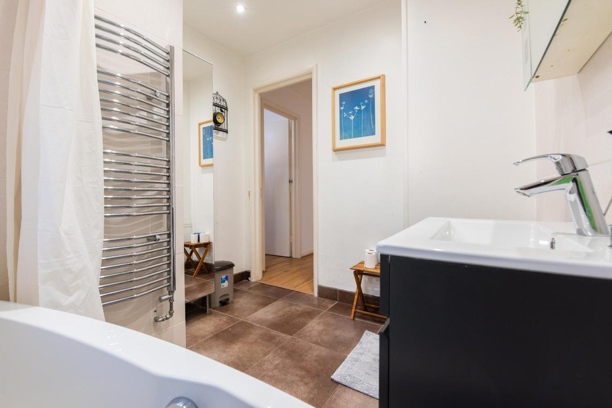 London Stratford - Spacious 2 Bed Flat With Secured Parking & Private Garden Dış mekan fotoğraf